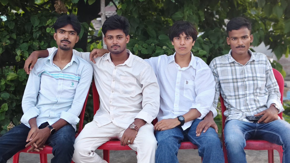 ghuffu_07dz's tweet photo. Special moment with special guys...😊♥️🫂
#friendsforlife #bhaichara 🫂♥️ https://t.co/a0JS5nADRt