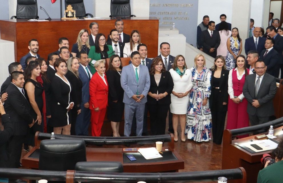 Periodico_REDSL's tweet photo. 📉🏛️ Diputados “burros” vuelven a reprobar evaluación; exhiben rezago, ausentismo y desdén ciudadano 📋⚠️

¿Qué opinas? Comparte. Información completa en primer comentario. https://t.co/ydJl03FHsh