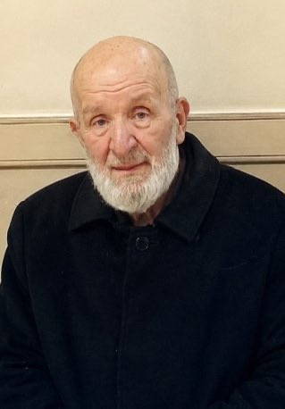 DosyaEksikk's tweet photo. Abdullah Tırpan 73 yaşında.

Beyin damarlarında %75 tıkanıklık var.

Ailesi görüşte onu görünce korktuğunu söylüyor:

“Yüzü bembeyazdı.”

“Ölüme yaklaşmıştı.”

Tam olarak ne olursa bu çaresiz insanların sesini duyacaksınız!?

@adalet_bakanlik 

AskeriÖğrenciye Adalet https://t.co/DmoqzztLdH
