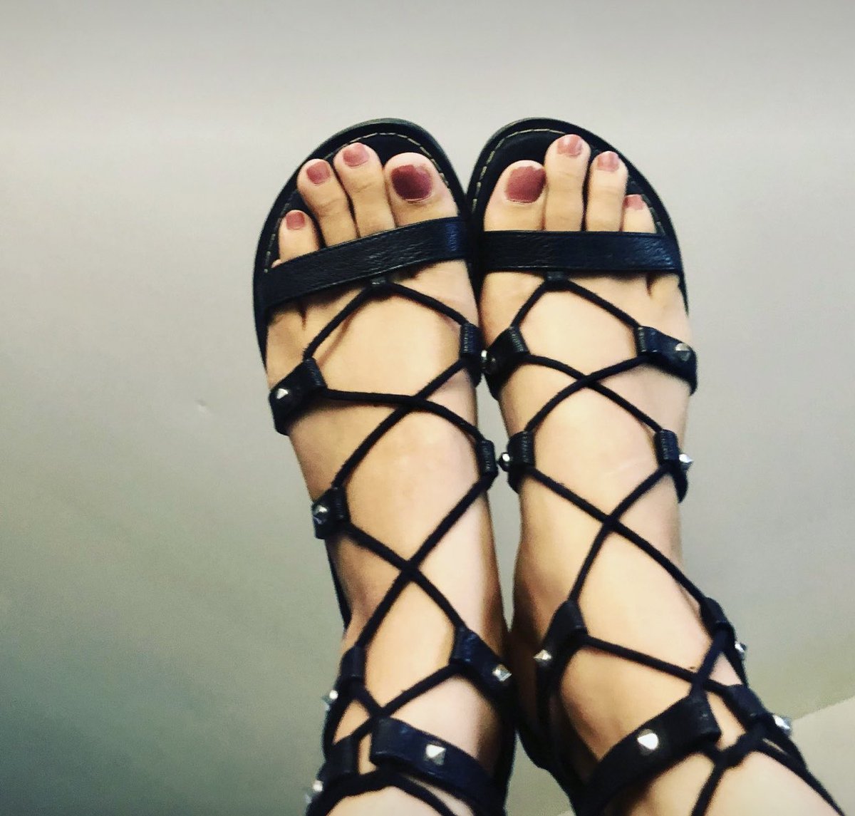 AshC0518's tweet photo. @FeetFinder Showing my toes makes me feel so sexy ☺️🤤🔥 https://t.co/qMT9lgibkK