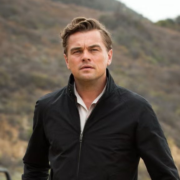 DiscussingFilm's tweet photo. Christian Bale and Leonardo DiCaprio will star in ‘HEAT 2’.

DiCaprio will play Chris Shiherlis and Bale will play Vincent Hanna.

(Source: https://t.co/PsZmoVh8Zl) https://t.co/4hpchEiksn