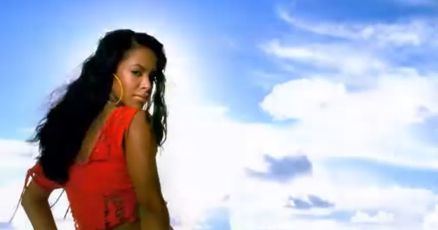 NOLAnews's tweet photo. R&amp;B singer Aaliyah died tragically. The 2026 Essence Fest, Missy Elliott to celebrate her. https://t.co/A9oriBQRPr https://t.co/CJBDnQ83O3