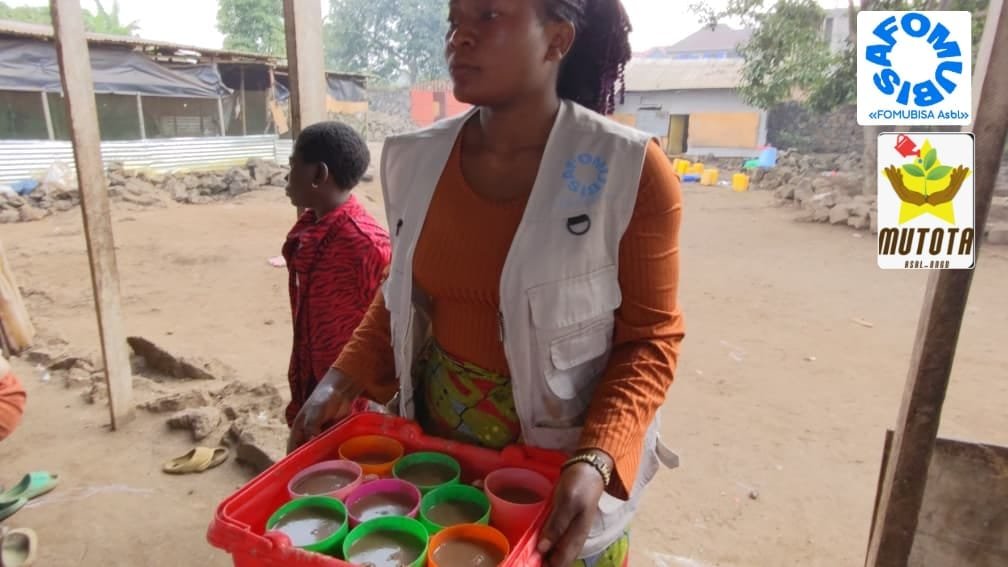 fomubisa's tweet photo. JOUR 3 – Bouillie ultranutritive au Centre Mabadiliko

Ce vendredi 03 juillet 2026, FOMUBISA ASBL, en partenariat avec MUTOTA ONG, a poursuivi son engagement auprès des 44 orphelins (21 garçons et 23 filles) du Centre Mabadiliko.  

Les enfants ont reçu une bouillie ultranutritive, préparée avec soin pour renforcer leur santé et leur croissance.  
Cette action s’inscrit dans la continuité du projet « Un avenir lumineux pour les orphelins de Goma – Phase 2 », qui vise à offrir aux enfants vulnérables un environnement plus sain et porteur d’espoir.  

Grâce au soutien de nos partenaires et bienfaiteurs, nous continuons à bâtir des vies meilleures et à promouvoir la solidarité communautaire.  

Rejoignez nous :
https://t.co/OgPTRDeztC
fomubisaasbl@gmail.com

FOMUBISA #CentreMabadiliko #UnAvenirLumineux #Solidarité #Nutrition #Orphelins #NordKivu