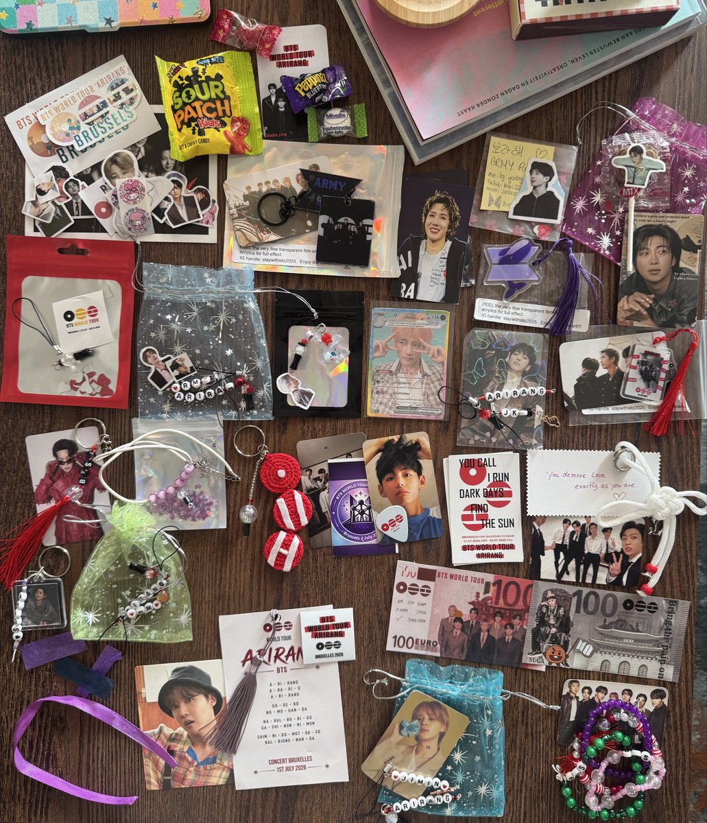 soobinjoy's tweet photo. freebies i gave out vs. freebies i received at brussels day 2

thank you armysssss!!!!! https://t.co/ozG0MkD12D
