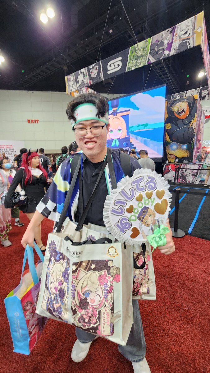 Sihai_san's tweet photo. SO MANY MERCHS FOR MY FRIEND
HELP...
HELP....
HELP.... https://t.co/IhJw29s56R