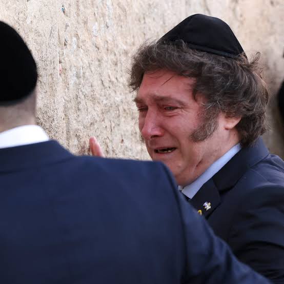 PoolJerez28's tweet photo. @Mihi2406 @DiarioOle Ni tu presidente es argentino es israeli jajajajjajajaj https://t.co/ZofL025ue4