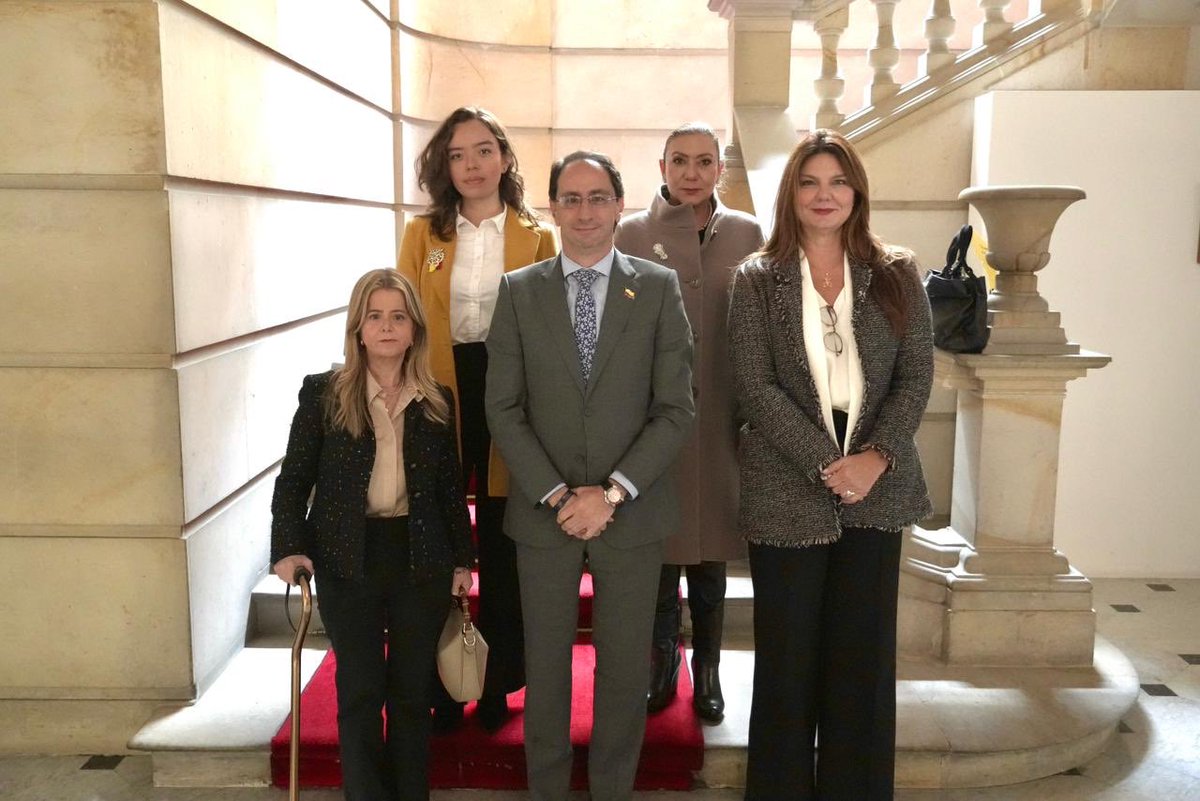 carorestrepocan's tweet photo. Saliendo de la primera mesa nacional del empalme anticorrupción del gobierno de Abelardo de la Espriella bajo la dirección de José Manuel Restrepo.
Aquí comienza un proceso formal riguroso, de cara a la verdad en la construcción de la patria milagro. https://t.co/lHzLbWjEP3
