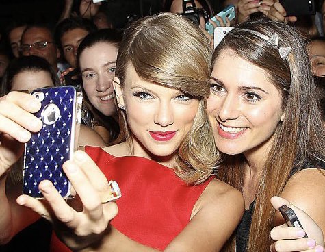 Britny1315's tweet photo. Happy Wedding Day @taylorswift13 💜 Have the most romantic and epic time ever https://t.co/3WwMDJtSOz