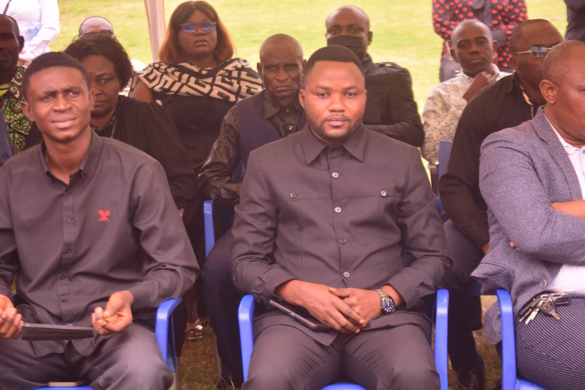 JulesOlangiw's tweet photo. En ce vendredi 3 juillet, je me suis rendu à l'Hôpital du Cinquantenaire pour présenter mes sincères condoléances à mon collègue, l'Honorable Louis Yamvu, à la suite du décès de sa mère.
Que son âme repose en paix. Mes pensées accompagnent sa famille en cette douloureuse épreuve. https://t.co/xTn9O7hwNJ