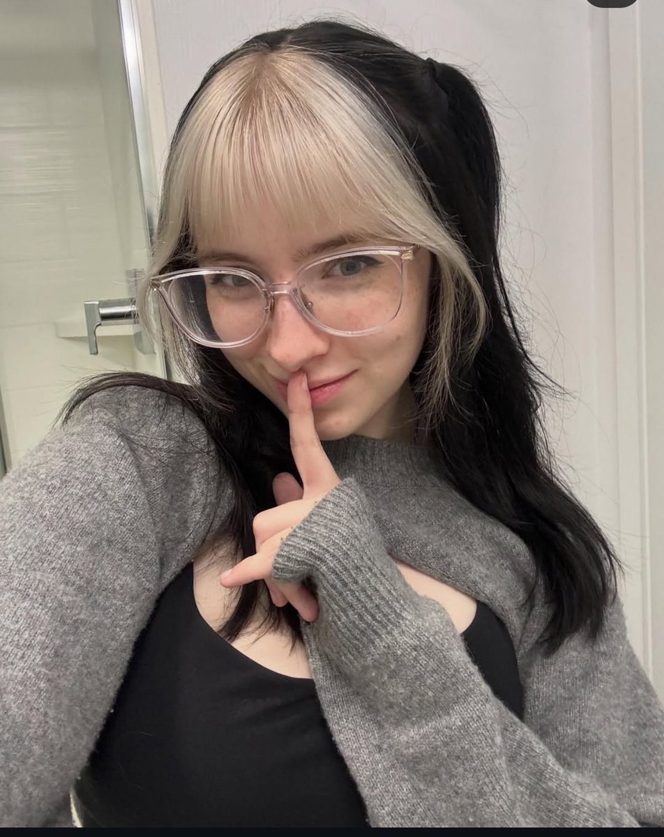 CissyCuck's tweet photo. I wanna know what her pits smell like after a long hard OW stream https://t.co/n0xZzD6sKw