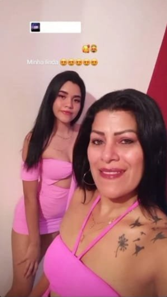 Alvespc2164972's tweet photo. VAZOU 🚨🚨!! Mae e filha vaza video em live se exibindo !! VEJA NOS COMENTARIOS https://t.co/dFl9gyPSmd