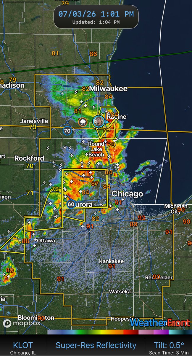 Empire_Weather's tweet photo. Quite the short term error from the HRRR…big area of severe storms moving across the Chicago area now. https://t.co/UZ3oaBAjgY