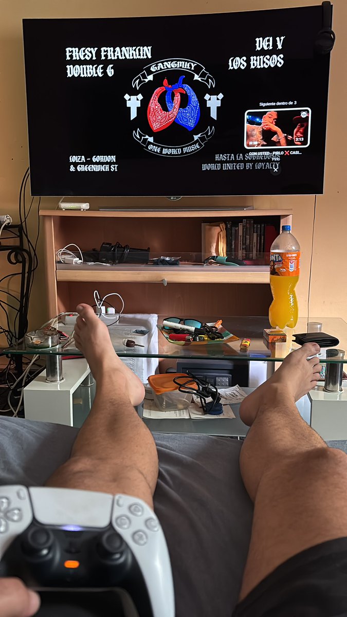 TheKingCanary's tweet photo. Necesito un reposa pies.. alguien se presta!??👀😂💸🦶🏽
#cashmaster #findome #slave 
#paypig https://t.co/UKMOFY3Cfo