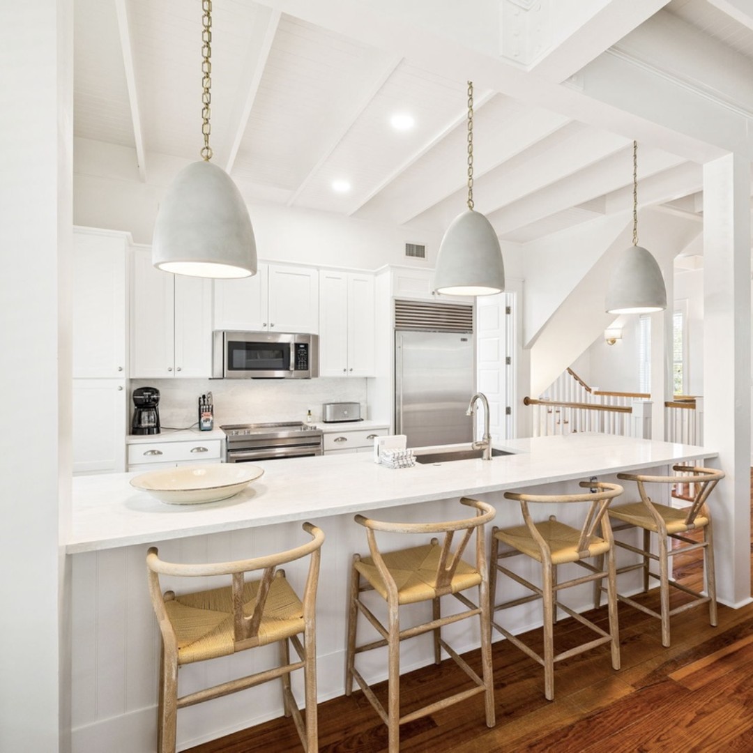 360Blue's tweet photo. Great memories and “Good Times” await in WaterColor! This cute 5-bedroom cottage features 4 inviting porches, a charming fireplace, beautiful Gulf views, and is a quick walk to the WaterColor Beach Club. ☀️⛱️

5 Beds | Sleeps 10
https://t.co/yedIFAfg4w https://t.co/roD8uMkQP9