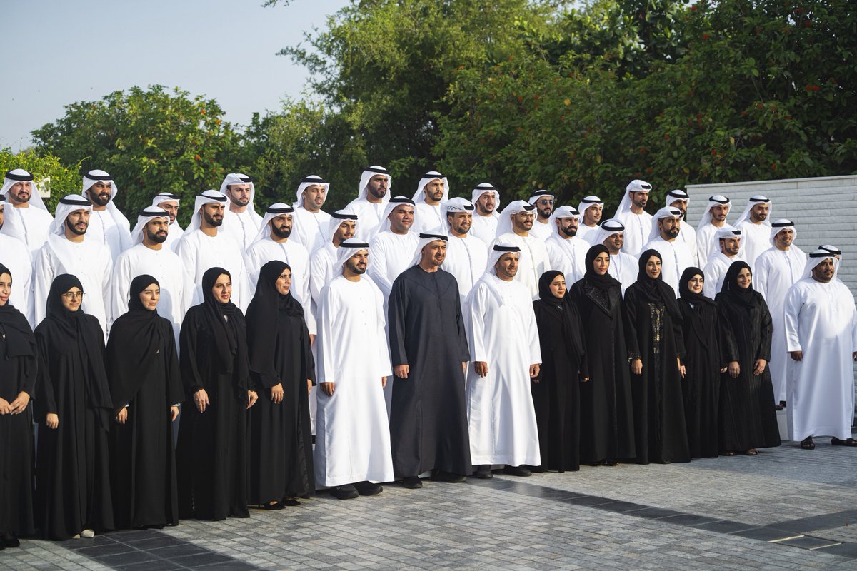 Mohammad_ae's tweet photo. رئيس الدولة يستقبل وفد مكتب شؤون حجاج الإمارات، ويطلع خططه المستقبلية لمواصلة تطوير خدماته ومبادراته https://t.co/AsZEQySEtc