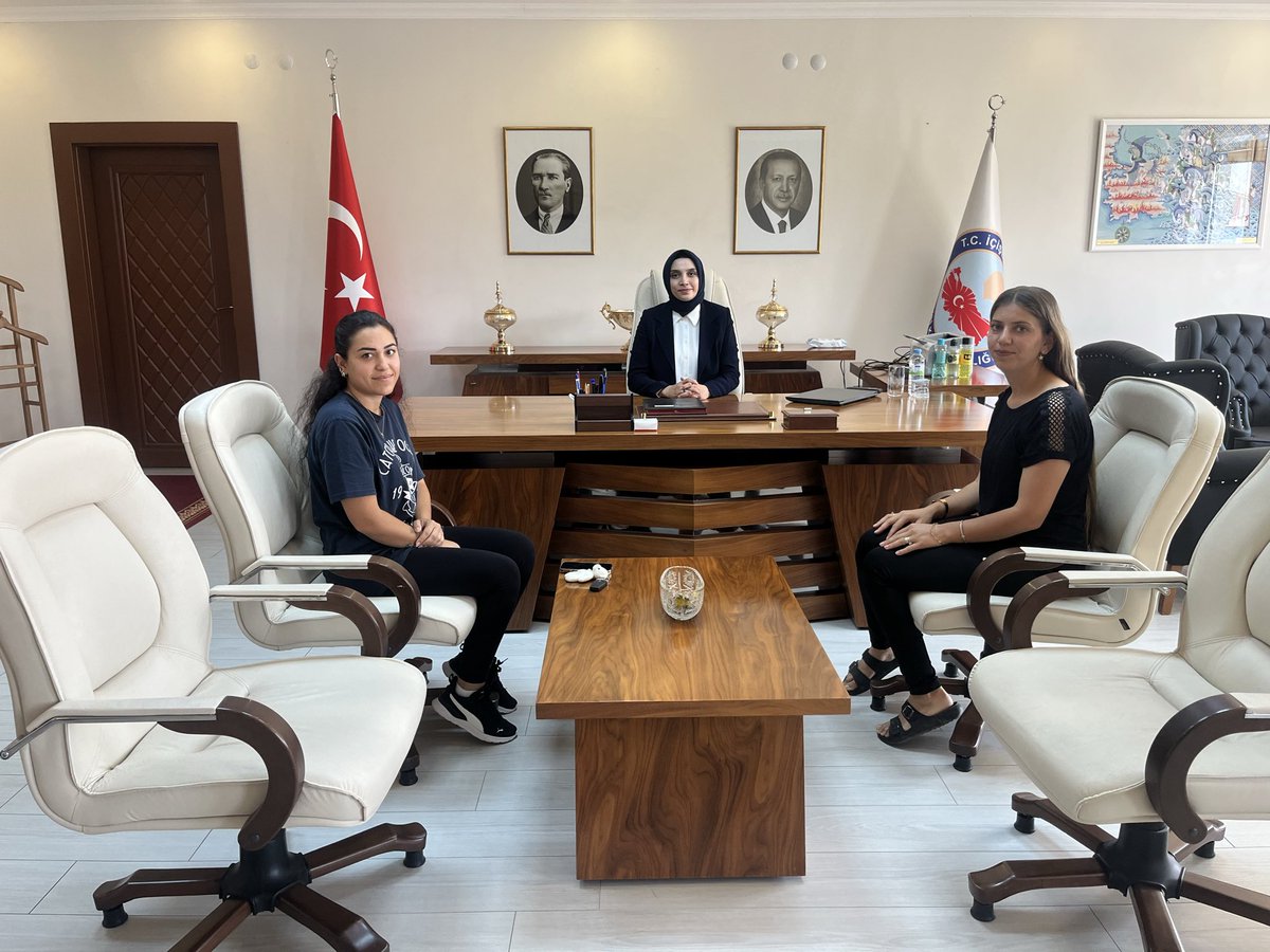 KaymakamlSar's tweet photo. Kaymakamımız Sayın Şeyma Nur ARIKAN, kadın kooperatifi temsilcileriyle bir araya geldi. Gerçekleştirilen toplantıda kooperatifin faaliyetleri, yürütülen çalışmalar ve geleceğe yönelik planlamalar hakkında değerlendirmelerde bulunuldu.
#sarıyahşi #aksaray https://t.co/ThM3A44qdv