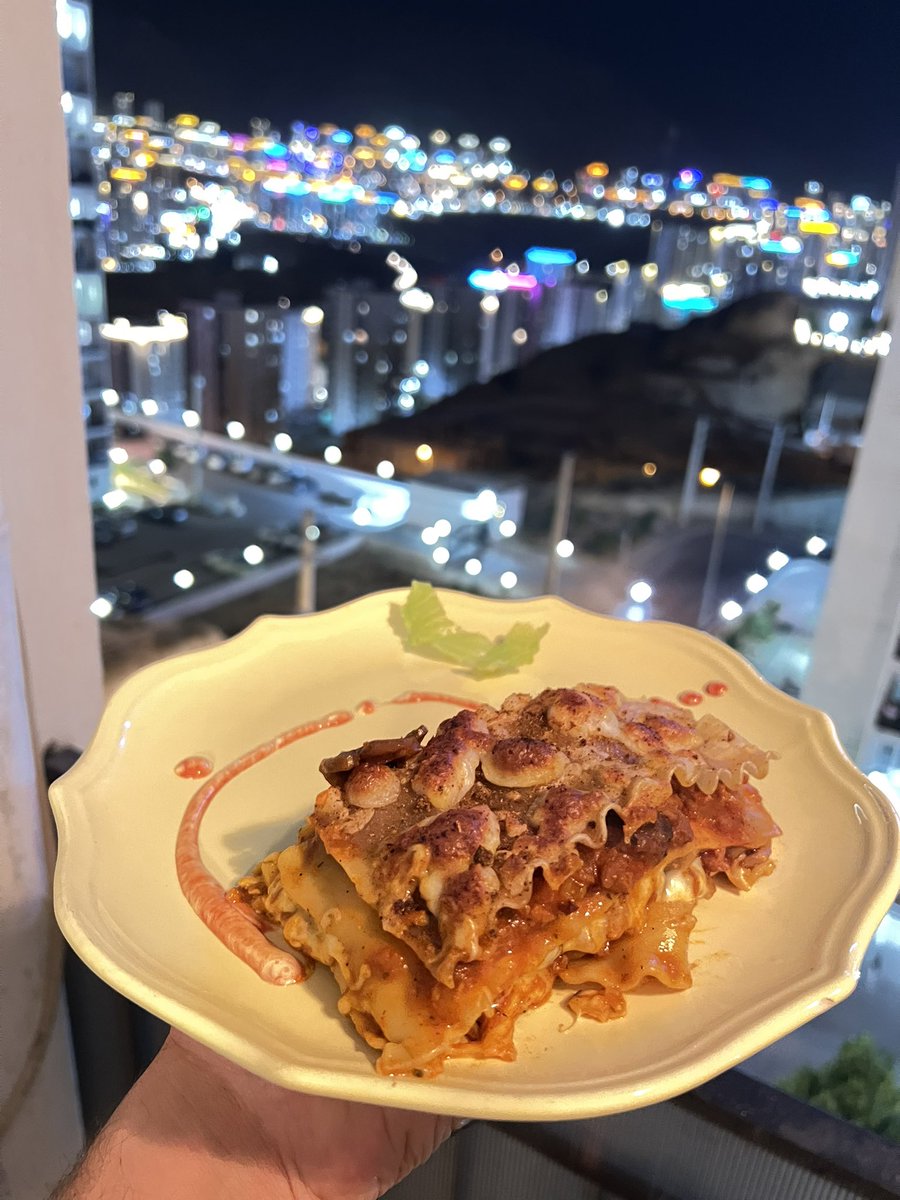 armminam2's tweet photo. شف آرمین چه کرده 🤤👨🏻‍🍳 https://t.co/6wDc765wwN