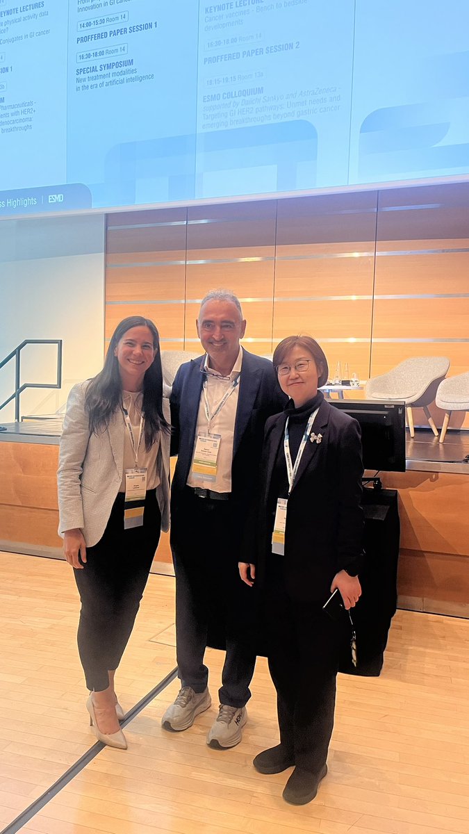 DrAngelaLamarca's tweet photo. Great colloquium on #Targeting #Her2 in GastrointestinalTumours at @myESMO #ESMOGI26
🤩Great company with #DrOh and @RamonSalazarS for the session
📸Summary of #TumourAgnostic approvals (🙌🏻 #DrOh)
#ESMOAmbassadors https://t.co/e32pYbgxBL