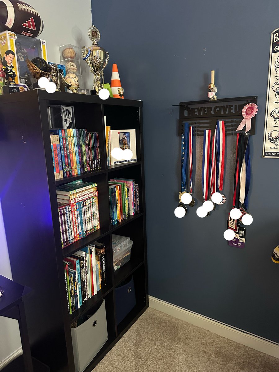 MrsScienceof6th's tweet photo. Done cleaning the boys room
✅carpets
✅closet
✅bedding
✅everything 

#boymom 

No luck on my list yet,
Can you help?

https://t.co/TwB1zlJr4C https://t.co/JkBXSV3M4T