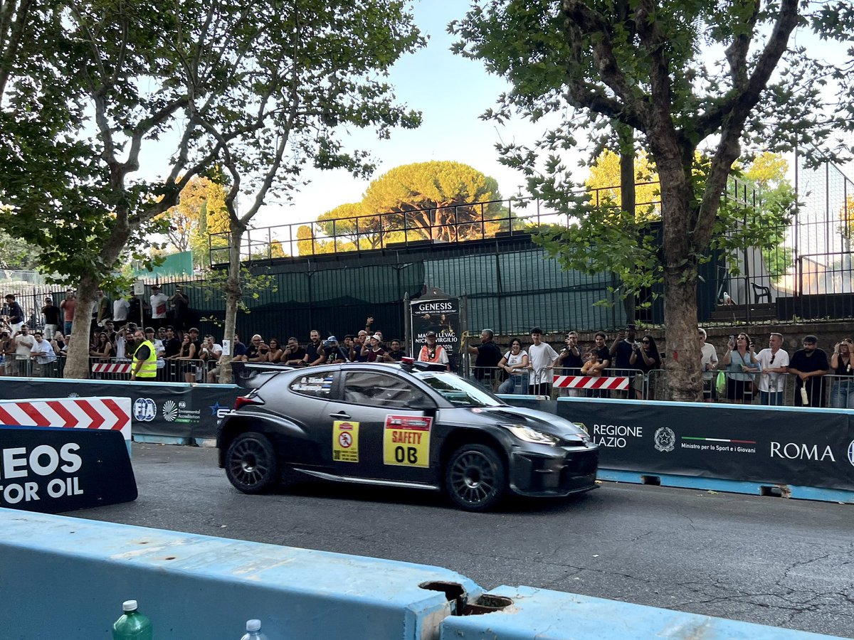 rallyplus's tweet photo. 【けいこのホゲホゲERC@ローマ日記】  
ゼロカーのGRヤリス・ラリー2を駆るオィット・タナック、マルティン・ヤルベオヤ組のキレッキレの走り。久しぶりで楽しいといいなぁ☺️

#WRCjp #ERC #WRC #hogeERC #RallydiRomaCapitale https://t.co/4F7ieZGcKv