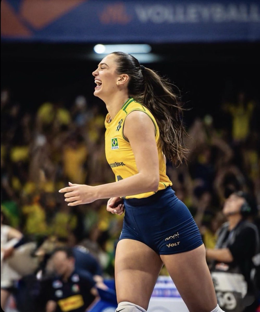 juliaakudiesss's tweet photo. Felicidade 💛🇧🇷 https://t.co/c1niEXtgzA