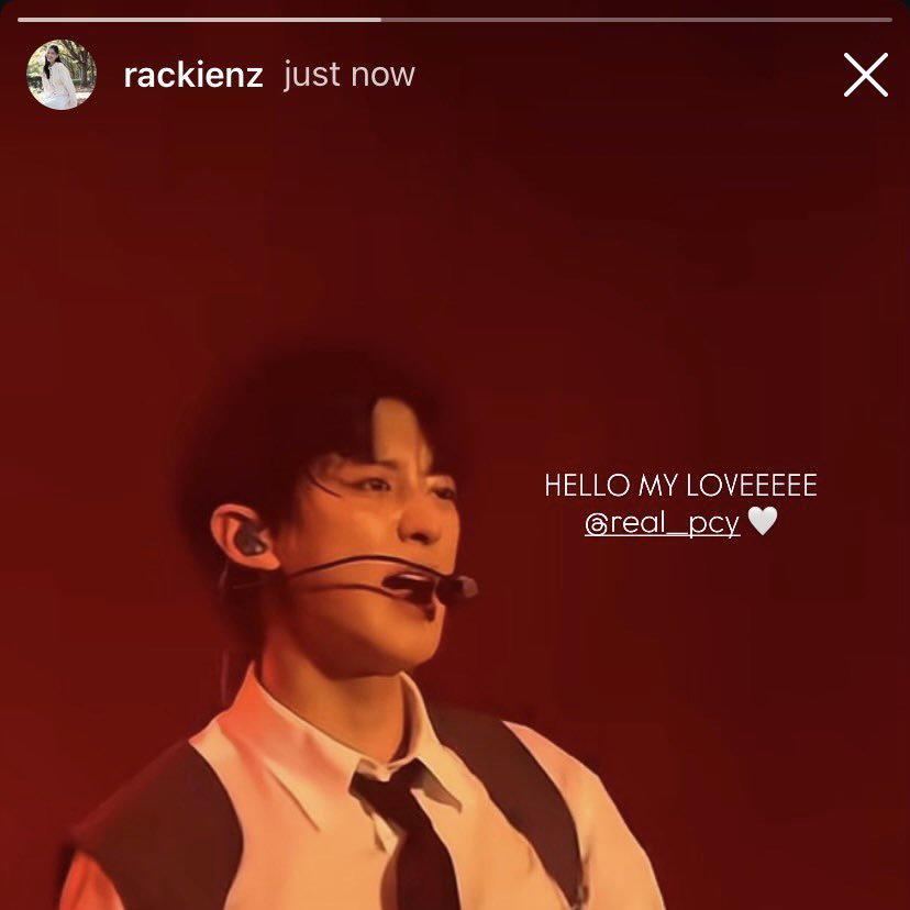 matcharazone's tweet photo. so it's rackie's first time to attend exo concert in syd! [disclaimer: au lang ito!]

rackie finally saw exo and also her first love, chanyeol!

and it will not be possible without the support of her husband. SANA ALL MAY SUPPORTIVE SA CONCERTS https://t.co/otv3Fni26T