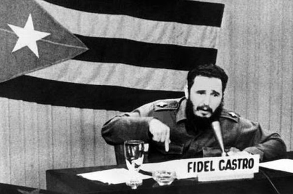 caprina_s3xtus's tweet photo. «Esto significa que dentro de la Revolución, todo; contra la 
Revolución, nada. Contra la Revolución nada, porque la 
Revolución tiene también sus derechos; y el primer derecho de la 
Revolución es el derecho a existir.»
– Fidel Castro (Palabras a los Intelectuales, 1961) https://t.co/LJBHPu8aZ7