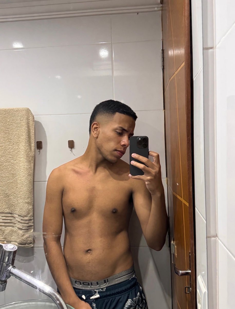cabr1l's tweet photo. 65kg me sentindo o planeta terra sendo que com 60kg eu tava assim 😔😔 https://t.co/yDO6JbpV7H