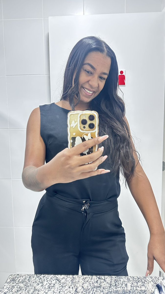 Retornodathay's tweet photo. Oxalá toda sexta feira me agonia pq eu só vivo de preto 
Me permito pós estou trabalhando axé https://t.co/2XSyTziqVA