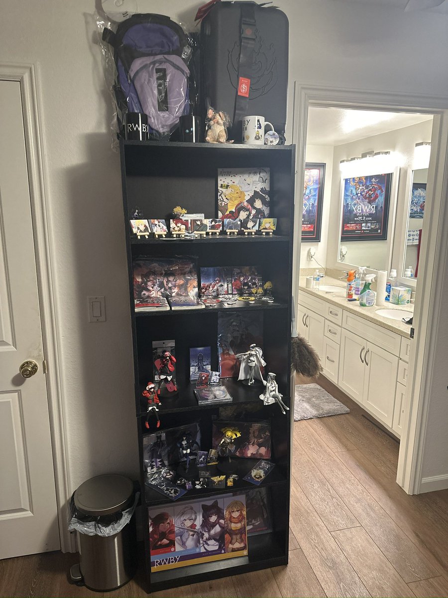AmyJamiC's tweet photo. the room of a girl who’s turning 31 https://t.co/MxoGwxDGKD
