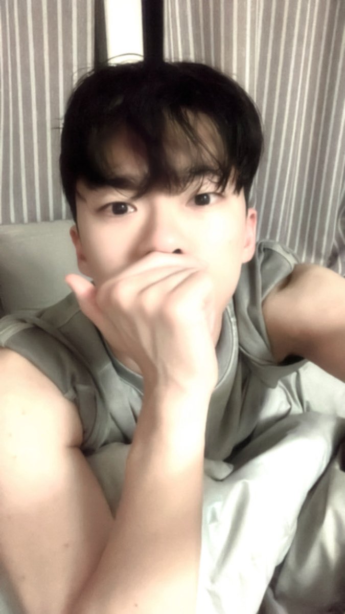 WHO_U_UU's tweet photo. 안자는 사람 #맘눌뎀 https://t.co/DQyu4TPbnp