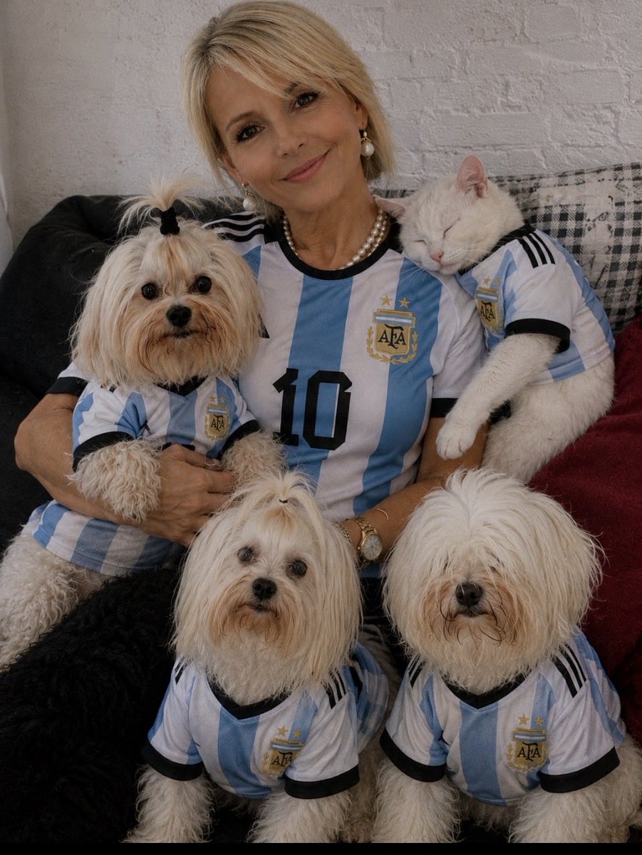 adri_silvi's tweet photo. #hablemosde esto
Hola!!!! Genios , desde La Plata siempre viéndolos a ustedes .TN VAMOS ARGENTINA.Eleonora y equipo gracias
Scaloni significa disciplina y trabajo en equipo https://t.co/3cCF9nqBgn