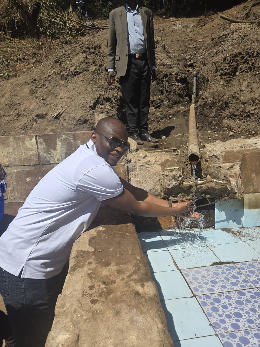 manousekou's tweet photo. Du Lac Tankanyka à la source la plus méridionale du Nil ainsi qu'aux chutes de Karera en passant par des écoles techniques et des installations industrielles, j’ai pu découvrir l’immense potentiel économique et culturel du Burundi, ainsi que son patrimoine historique https://t.co/8XdYVtxLyZ