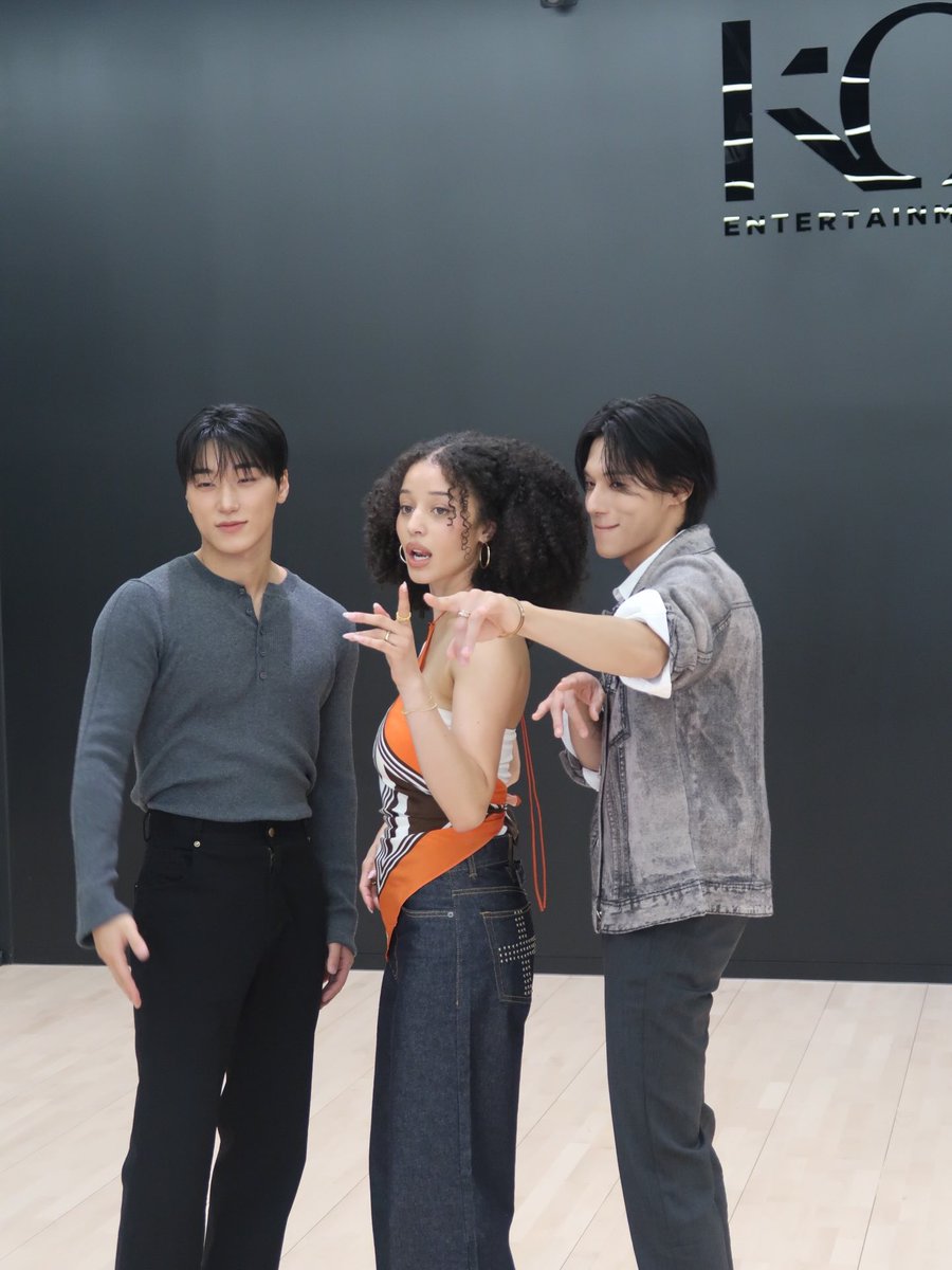 chaseinupdates's tweet photo. More of Chase Infiniti for ATEEZ ‘BAD’ music video via her hair stylist Coree Moreno 💕 #2 https://t.co/gSjs1HHDKQ