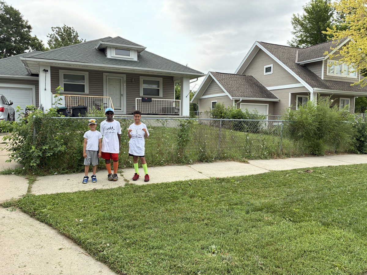 iamrodneysmith's tweet photo. Nathan, David &amp; Sakari of Omaha,Nebraska who recently signed up our 50 yard challenge, mowed their first lawn ! Nice start ! https://t.co/hRGVLjvY4Z