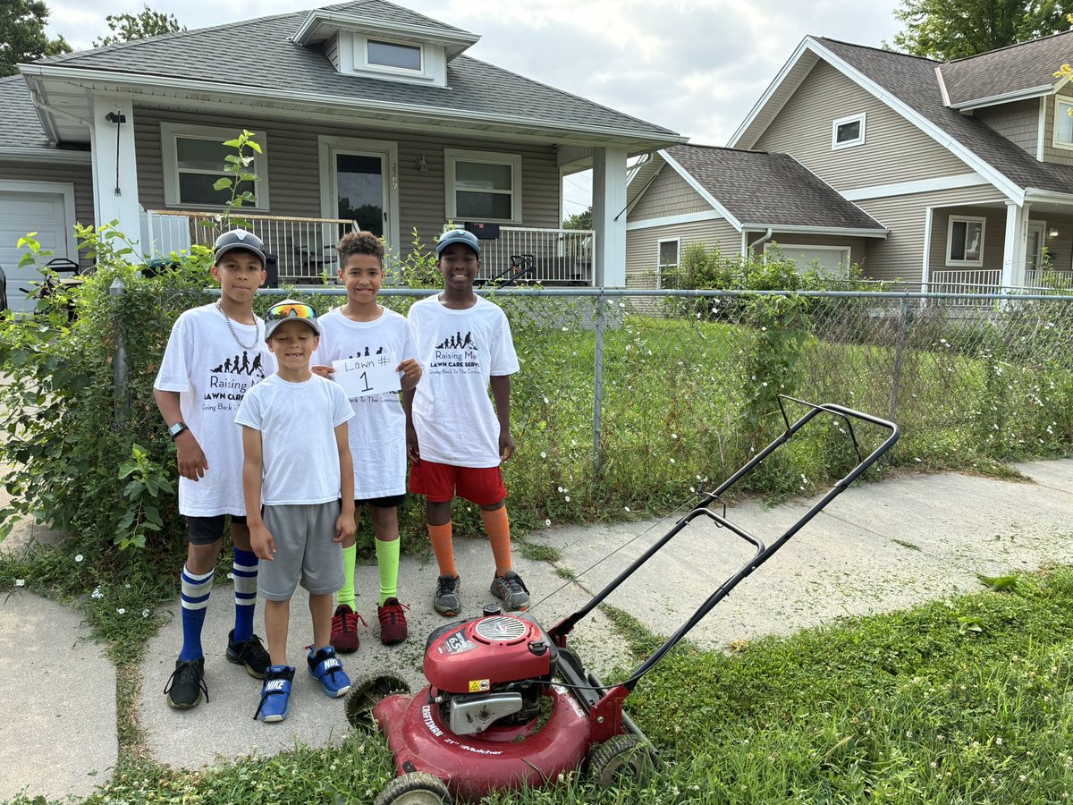 iamrodneysmith's tweet photo. Nathan, David &amp; Sakari of Omaha,Nebraska who recently signed up our 50 yard challenge, mowed their first lawn ! Nice start ! https://t.co/hRGVLjvY4Z