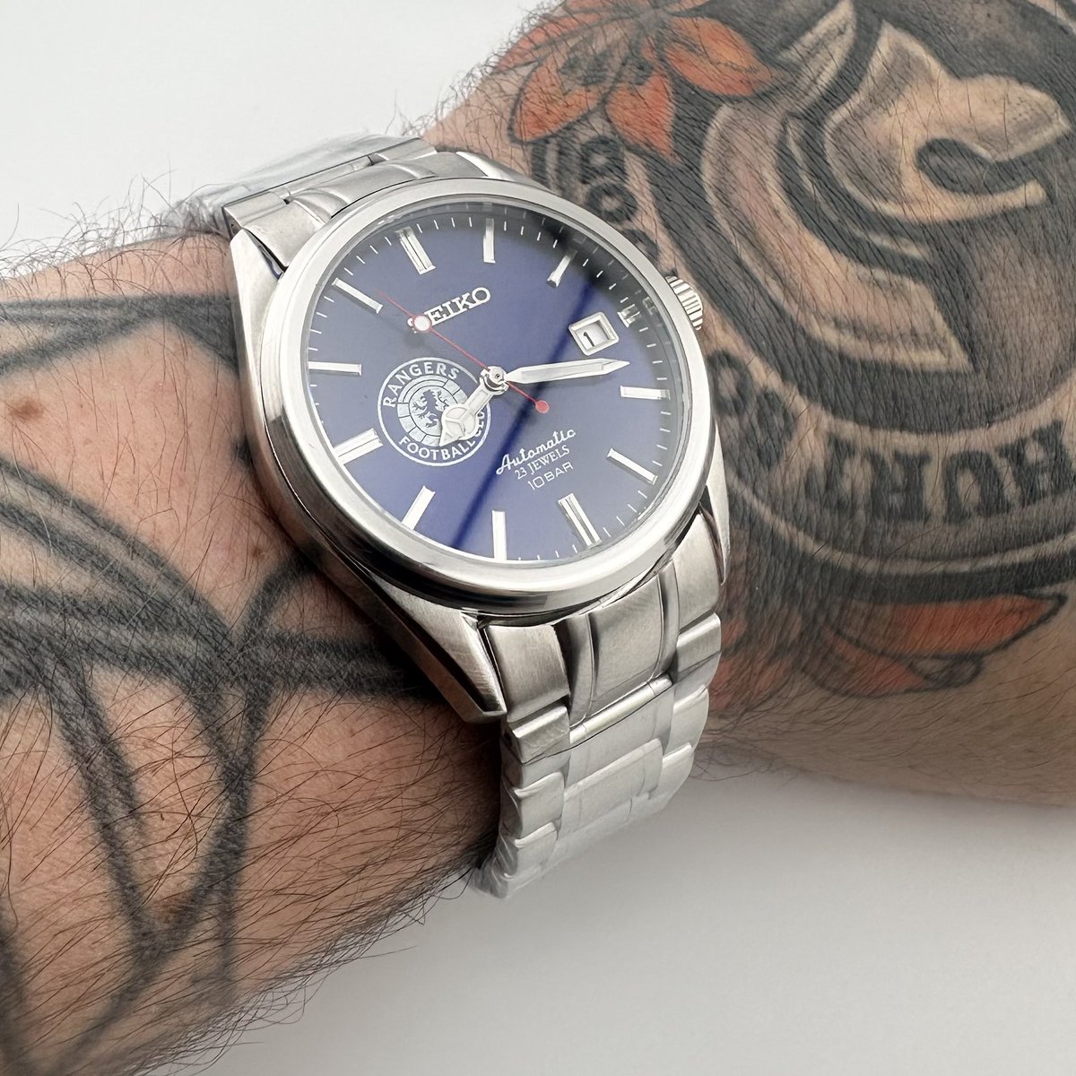 StevieMojo1872's tweet photo. Well it’s Friday and tools down for me 😃 
A nice seiko hand built by myself for a returning customer again 💙❤️ personally one of my favourite watches that I make 😃
Get yours from the website troops 
https://t.co/38V7Dg6CIP
Loud &amp; Proud 🏴󠁧󠁢󠁳󠁣󠁴󠁿🤝🇬🇧 https://t.co/Ii5kLNTRK1