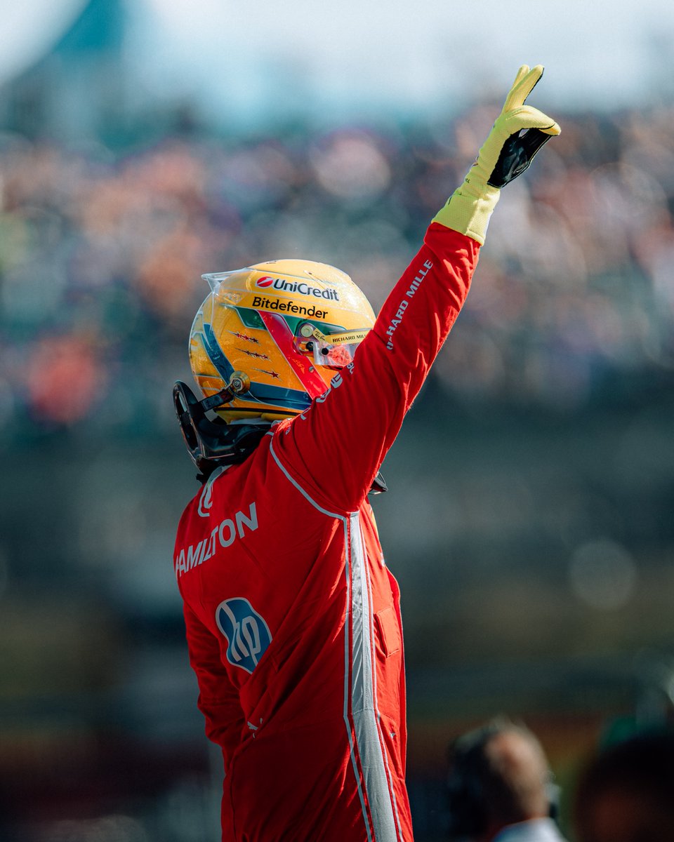 F1GuyDan's tweet photo. Different colours, different years. Same result.

Lewis Hamilton - the fastest man at Silverstone. https://t.co/sn8n5bleu7