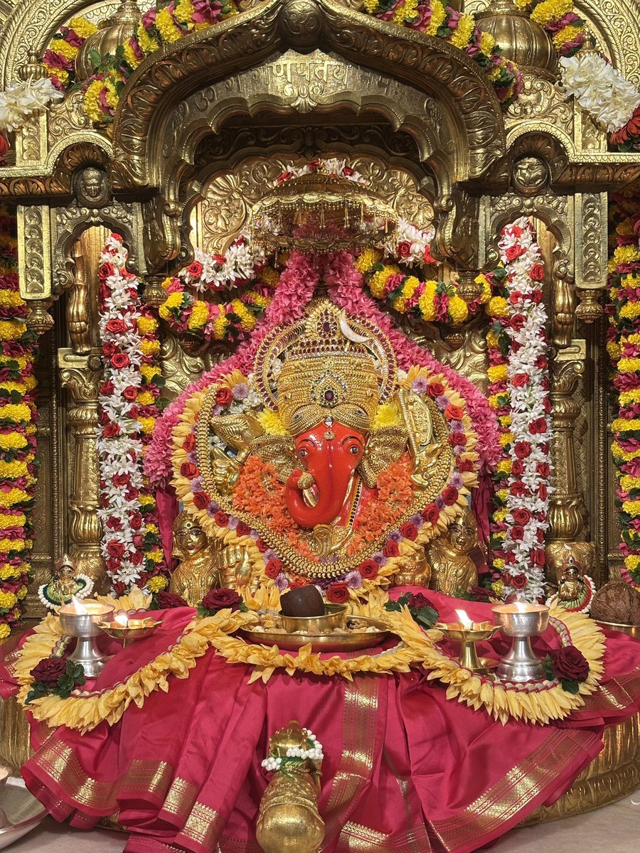 PracticalSpy's tweet photo. 🙏 गणपती बाप्पा मोरया 🌺 मंगलमूर्ती मोरया 🙏 सायंकालीन आरती के दर्शन 

🙏Ganapati Bappa Moraya 🌺 Mangalmurti Moraya  🙏03/07/2026 https://t.co/zVBDPM0mnA