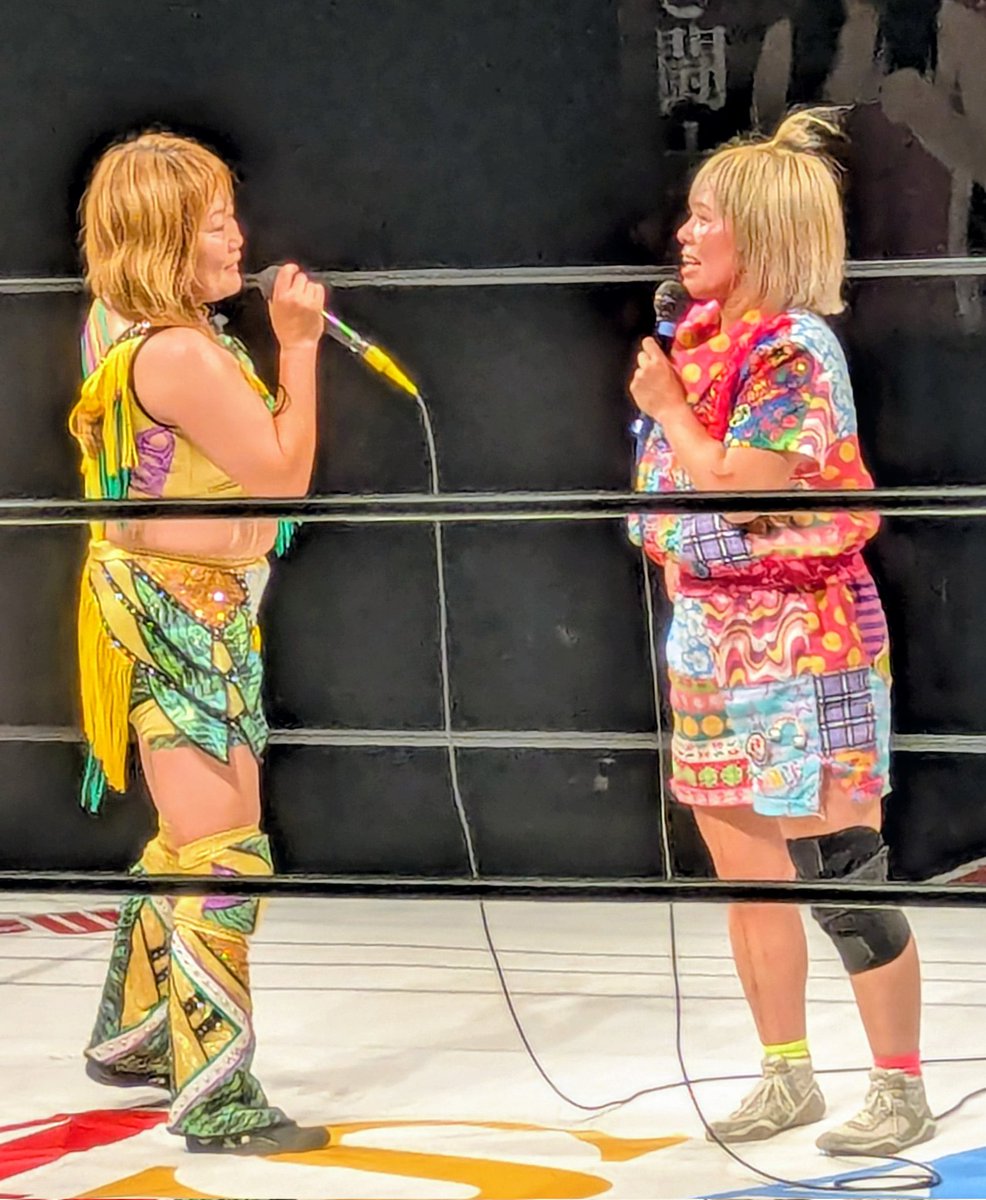 yellowwave0124's tweet photo. 2026/07/02　新木場大会
#マーベラスプロレス
メインイベント　試合後

パイセンにOffer⁉️
　🍑🍌🥝？
The timing is not right…

いつか観れたら🤗面白いかも

#永島千佳世 
#桃野美桜
#岡優里佳 https://t.co/MiPtHKaFIp