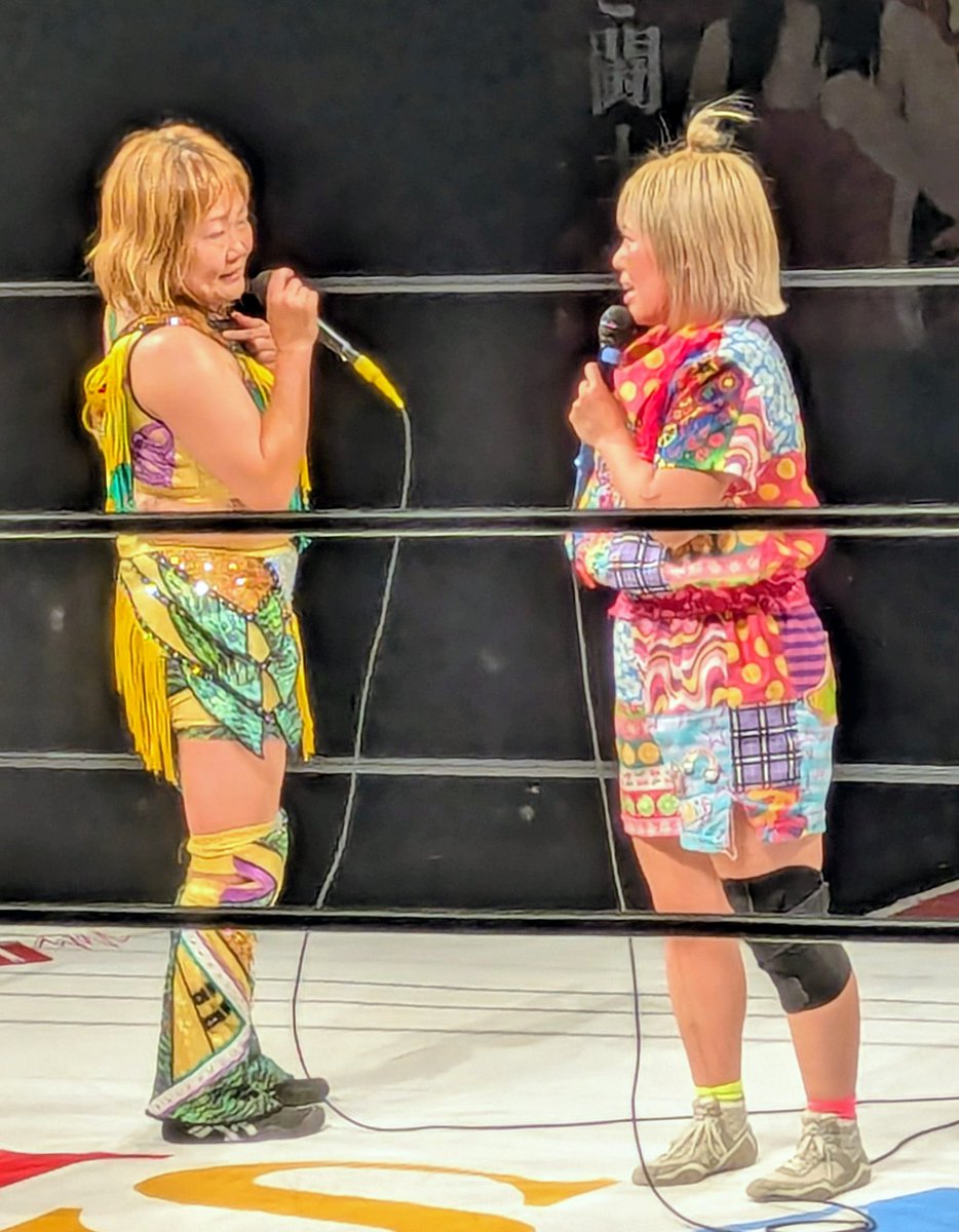 yellowwave0124's tweet photo. 2026/07/02　新木場大会
#マーベラスプロレス
メインイベント　試合後

パイセンにOffer⁉️
　🍑🍌🥝？
The timing is not right…

いつか観れたら🤗面白いかも

#永島千佳世 
#桃野美桜
#岡優里佳 https://t.co/MiPtHKaFIp