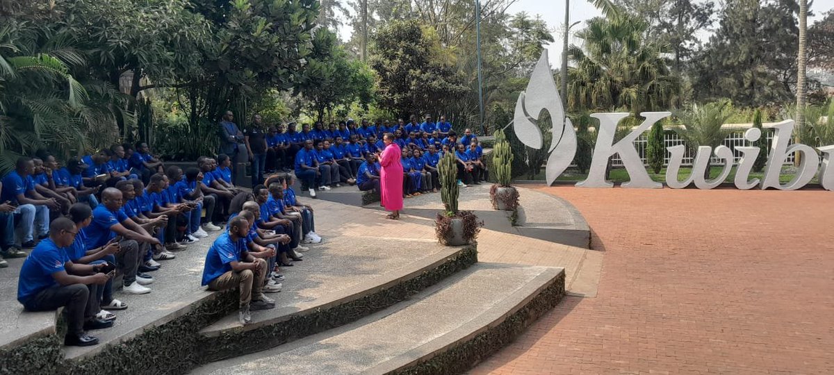ryvcpsouthprov's tweet photo. Nyuma yo gusura Urwibutso rwa Jenoside yakorewe Abatutsi rwa Kigali, urubyiruko rwa Kamonyi rwakomereje urugendo rw’amasomo ku Ngoro Ndangamurage y’Amateka y’Urugamba rwo Guhagarika Jenoside. Ni amahirwe yo kwigira ku butwari n’ubwitange byaranze FPR Inkotanyi mu kubohora Igihugu https://t.co/NlFgbPhsC3