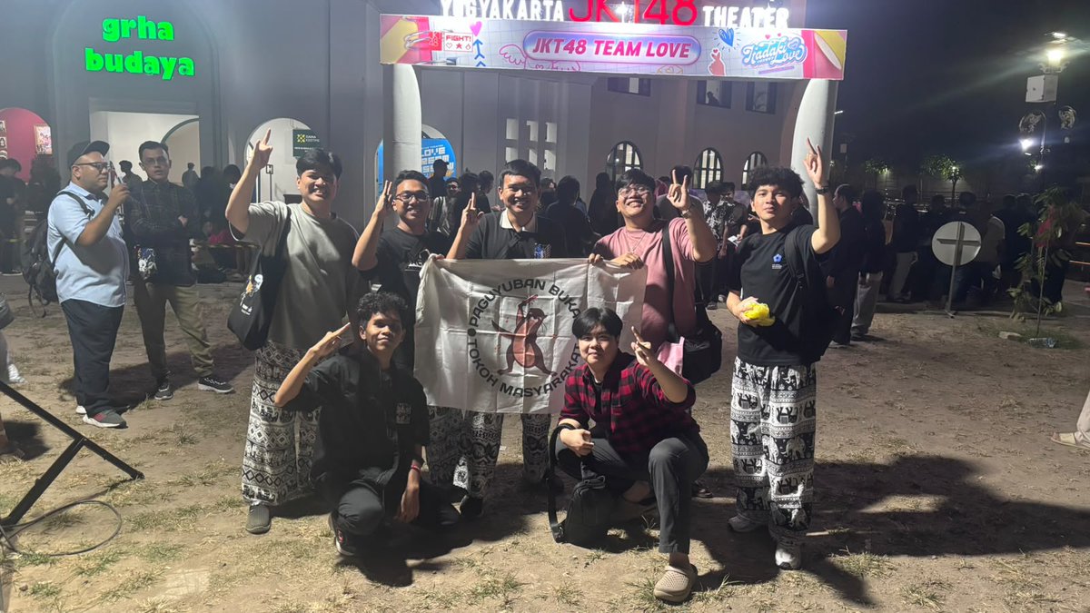PBTM_staff's tweet photo. Selesai sudah rangkaian theater sementara time love di Yogyakarta Day 1 &amp; Day 2!

Senang bisa berkumpul lagi... mihu..mihu...

#JKT48Love 
#StageOfLove #JKT48TheaterSementaraDIY
#BTMSanjou https://t.co/xJiO4L334O