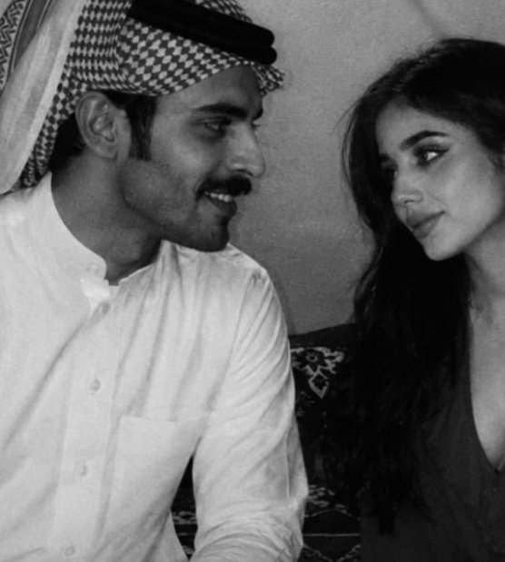 M32S_'s tweet photo. والـقلب يدنـو لمن على نبضهِ يحـنو🤍. https://t.co/vHU1O8uqsc