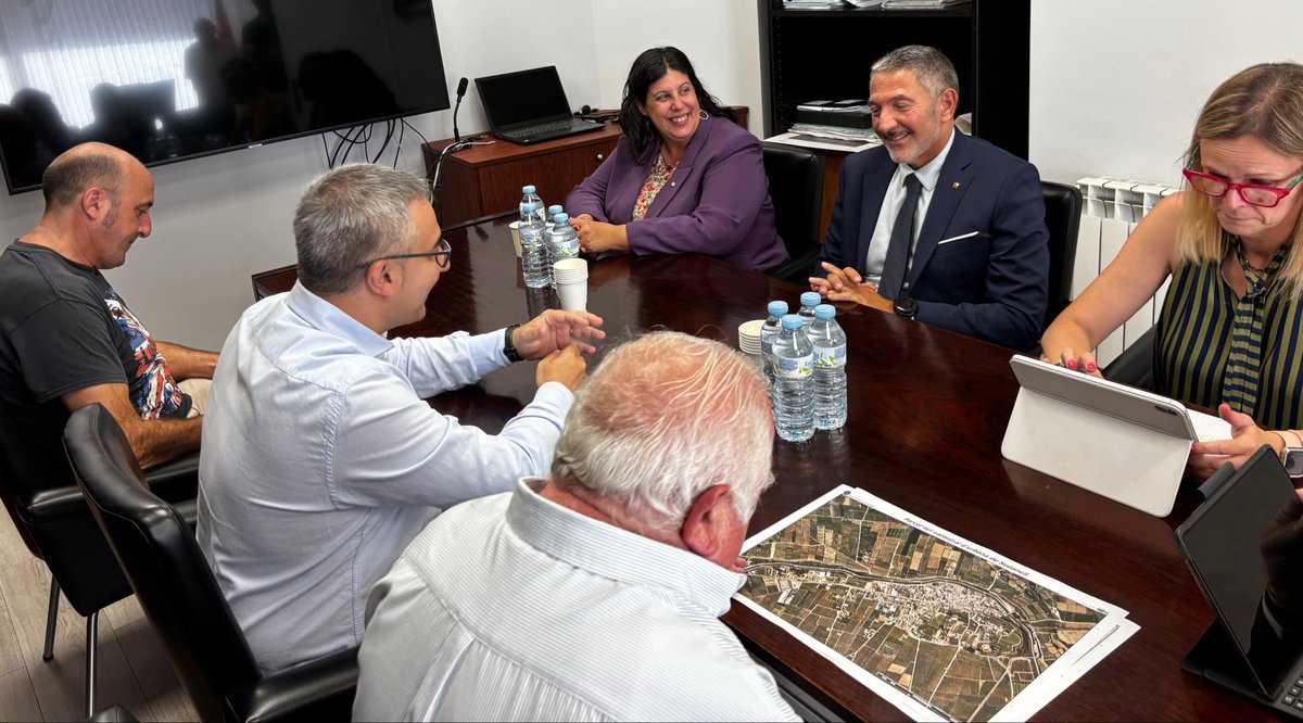 empresacat's tweet photo. 📍Jornada al Segrià 

El @ConsellerSamper visita els ajuntaments de Torre-Serona, Albatàrrec i Sudanell. 

👉També ha mantingut una trobada amb l’Associació Professional d’Empresàries de Lleida.

#ElGovernDeTothom https://t.co/HD2DQZcKEF