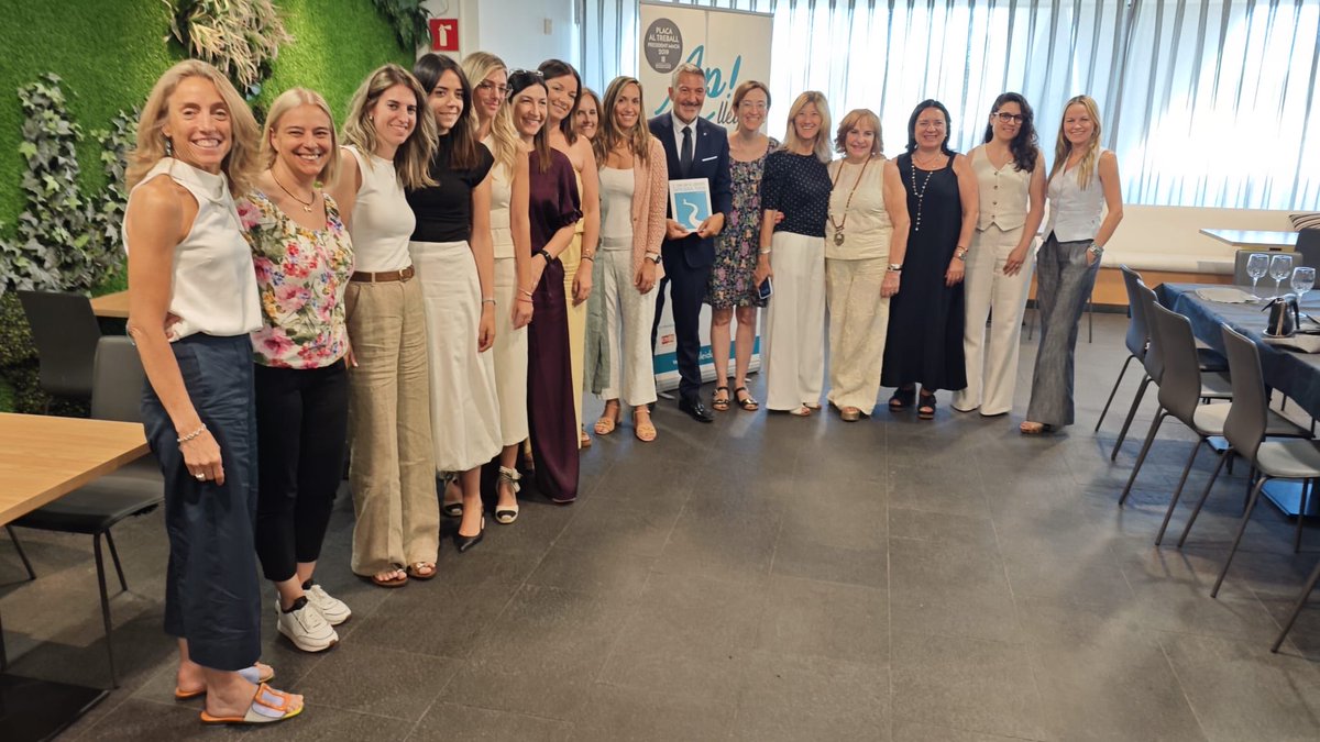 empresacat's tweet photo. 📍Jornada al Segrià 

El @ConsellerSamper visita els ajuntaments de Torre-Serona, Albatàrrec i Sudanell. 

👉També ha mantingut una trobada amb l’Associació Professional d’Empresàries de Lleida.

#ElGovernDeTothom https://t.co/HD2DQZcKEF