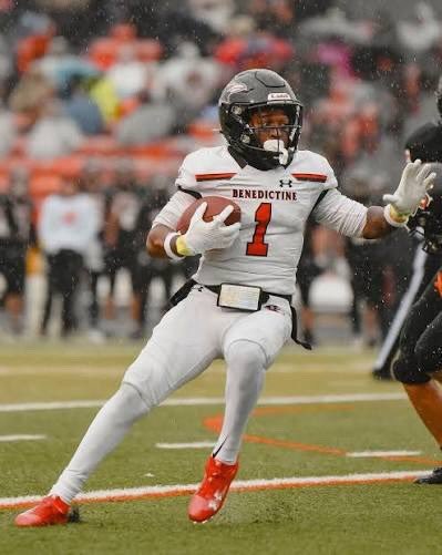 d3nextup8's tweet photo. Blessed to receive my 3rd offer from Benedictine College!!!!!! #GRIT #AGTG @CoachB314_DBs @coachdgreen_ @RavenFootballBC https://t.co/oYjoaQD0qd
