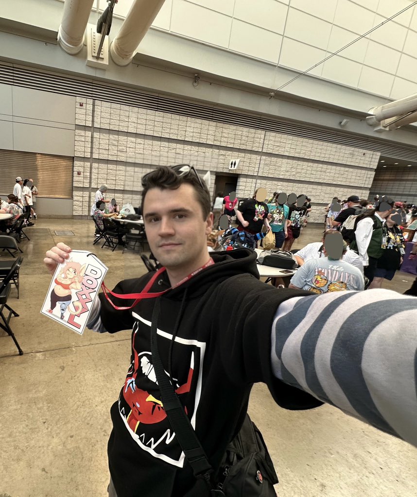 Doxxylbox's tweet photo. at Anthrocon https://t.co/UHKexOvGBq