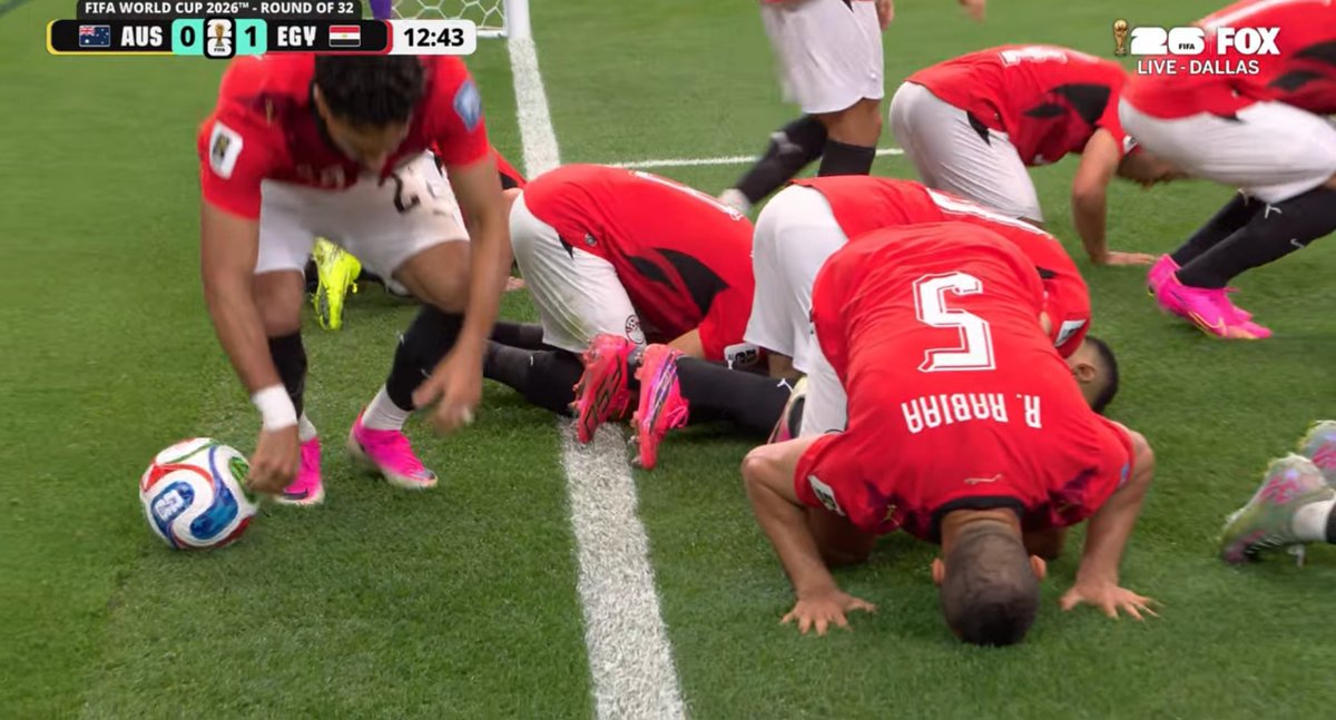 Muslim's tweet photo. 🇪🇬 TEAM EGYPT MAKES SAJDAH AFTER SCORING FIRST GOAL IN KNOCKOUT MATCH AGAINST AUSTRALIA https://t.co/SUY2qknykN