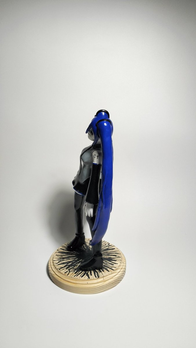 WriteGarve47628's tweet photo. Diva Miku 
Height: 24.1 cm with stand
22.1 cm without stand 
Made of polymer clay, painted with acrylic paints and coated with glossy varnish.
#clay #HatsuneMikuArt #HatsuneMiku #Miku #art #vocaloid #Mikuhatsune #Hatsune https://t.co/eAMESo2RrK